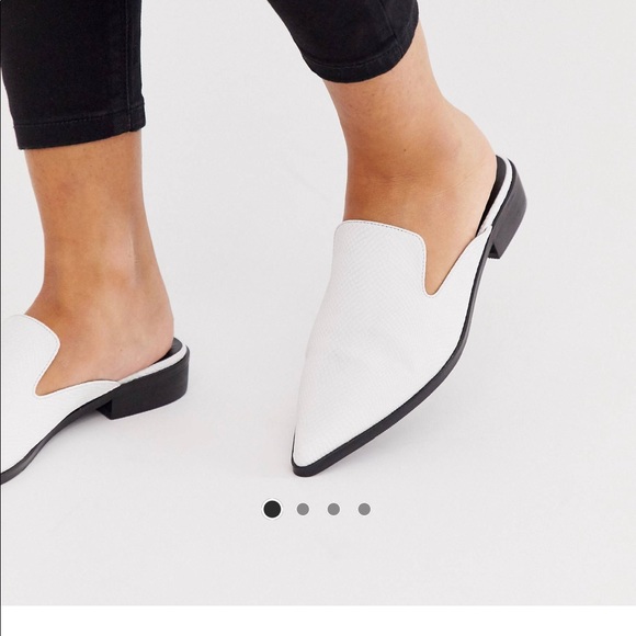 London Rebel Pointed Mule in White - Picture 2 of 3